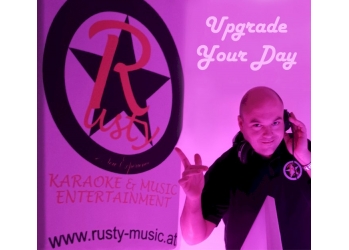 Rusty Karaoke & Music Entertainment - Premium Hochzeits-DJ für deinen schönsten Tag